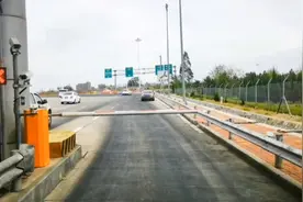 转迷糊了…烟海高速左转进入荣潍高速，前方荣成，一直在路上视频封面