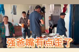 强爸病情有点加重，做老舅的车去市里针灸，小强的一句话让人心酸视频封面