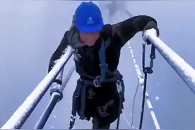 毛主席万岁，工农阶级万岁 为人民服务