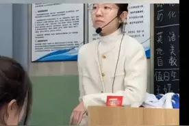 #班主任# 发现学生抽烟问题，果断出手，教育的太好了！