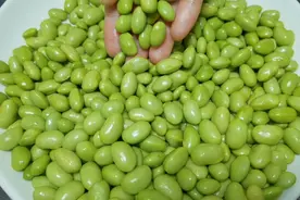 这才是毛豆最好吃的做法，简单家常，端上桌第一个光盘，真解馋