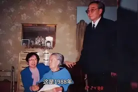 1988年91岁于凤至美国别墅留下照片，满头白发，瘦弱憔悴视频封面
