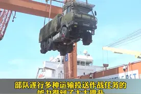 #民船亦能完成作战任务！解放军两栖部队首用#万吨级民船海上投送。#军事 