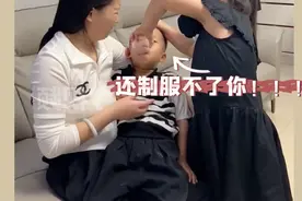 弟弟不肯吃药，还得姐姐来喂，干脆利落！#家庭日常 #上热门视频封面