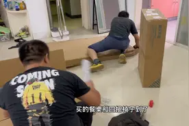 在林氏木业买的实木餐桌和椅子到了，算下来才1465，性价比太高了视频封面