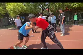 感谢师父百忙之中来到速跑俱乐部给徒孙们上一堂起跑技术课，收获满满！@短跑运动 黄淡伟🇨🇳 #抖音小助手视频封面