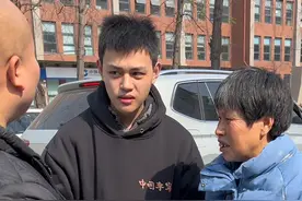 00后流浪小伙后续来了，视频发出不到24小时，小伙就已经和母亲相见并答应回家，祝愿他们越来越好。视频封面