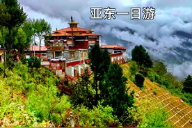 乃堆拉国门，位于中华人民共和国西藏自治区日喀则市亚东县