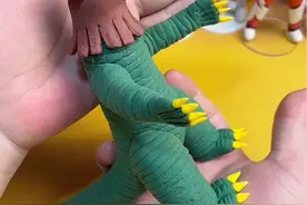 爱吃塑料的奥特曼怪兽哥克内茨拉有错吗？ #动漫大乱斗 #抖音吃谷同好会 #粘土奥特曼怪兽 #粘土教程   @抖音短视频视频封面