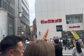 日本新宿街头民众反对实施my number保険証一体政策