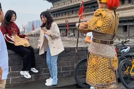 西安城墙金甲武士提醒您国庆游玩时请#文明旅游  #西安城墙 景区祝您游览愉快视频封面