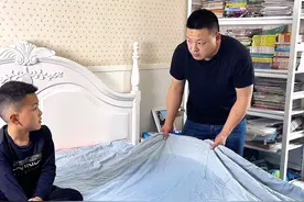 在梦里什么事情都是假的，只有尿尿这件事情是真的！#辉哥短视频 #搞笑 #意想不到的结局视频封面