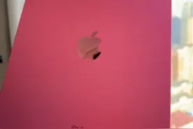 有国补的沉浸式开箱真爽哈哈哈，一大早堵住京东小哥现场激活，这个小粉我太爱了#苹果 #iphone #国家补贴 #沉浸式开箱 #pad10视频封面