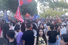 2023年8月6日在西安奥体中心体育场举办他们的十周年演唱会视频封面