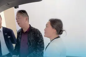 所愿即所得？ 一直打算买六座的车，但是今天过来看车，家人们好像有不同的意见哦😣😣😣 #邓博 #问界新m7 #这是什么车 #拍车仪式感视频封面