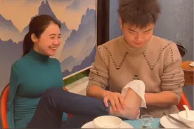 他不善于表达，但对我的爱都藏在细节和行动中，不论在哪里，任何时候，总是这么有耐心的照顾我，感谢生命中有你！#记录真实生活  #生活碎片#夫妻日常