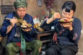 今天给老公做道小时候我最爱吃的小酥鱼，他说还真好吃#新农人计划2024 #我的乡村生活 #油炸小鱼做法 #乡愁记忆 #童年味道视频封面