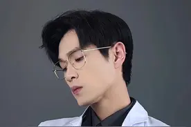 你想象中医生的样子VS现实中。 #搞笑 #剧情 #医生 #真实还原