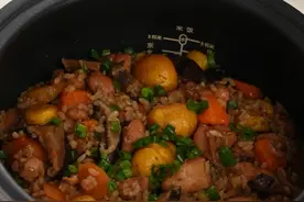 4个月瘦30斤｜减脂期就馋这一口！无敌喷香低卡的香菇鸡腿焖饭，也很适合家人一起吃哦#吃瘦不饿瘦 #生活化减脂 #减脂餐 #电饭锅美食 #减肥 @抖音短视频视频封面