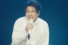 「若注定我们都不能一帆风顺，那就祝你乘风破浪」#巡演日记 #海来阿木 #海来阿木闭眼唱歌超投入视频封面