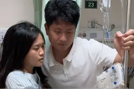 小芬做完手术的第一天，连呼吸和说话都很痛，竟然勇敢的站起来走路了，学长夸个不停，小芬和学长的亲人都来医院看望，感叹年纪轻轻的就受这么大的苦，学长这几天陪护照顾的都有反射弧了#记录真实生活 #广东  #湛江 #家庭日常 #日常vlog视频封面