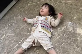 属于人类幼崽的松弛感 #萌娃日常 #人类幼崽的松弛感 #人类幼崽迷惑行为大赏 #一个小孩能干什么视频封面