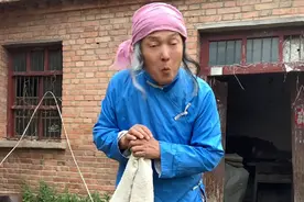 天上下雨地上潮，关门老鼠最怕猫#农村老太太深情演绎 #反串老太太 #逗你一笑烦恼忘掉视频封面