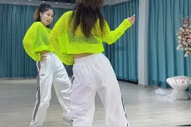 #新舞来袭 简单易学，好听好看～#都说男人他是神 #简单好看又好学 #潮流广场舞 #零基础学舞蹈