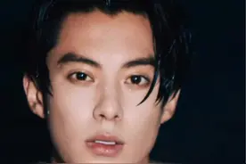 骨相大于皮相的颜值，浓眉大眼，鼻子虽然不突出但也挺拔，一种独特的帅气 #王鹤棣#盛世美颜#颜控