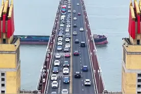 #被长江环绕的城市 #南京长江大桥的玻璃栈道超浪漫 #南京旅行必去打卡地点推荐