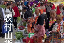 在这样的中越边界集市呀，你总能见到许多珍贵的山货，称它为山货一条街也不为过，这里的山货真是太多太多了，根本分享不完#农村赶集 #农村生活#植物科普#中越边境 #新农人计划2023视频封面