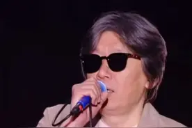 那是我最喜欢的唱片，你说那只是一段音乐，却会让我在以后想念。视频封面