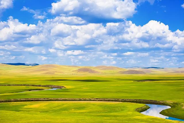 金色沙海藏粉色秘境！内蒙古这片土地，藏着哪些不为人知的秘密？