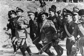 意大利入侵希腊，反被“侵略”。德国接手，21天摆平。图片