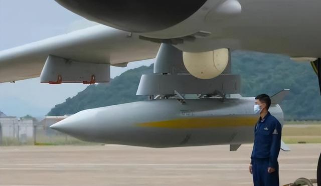 外媒称歼10C能挂鹰击21？中型战机扛重型导弹？不是想挂就能挂