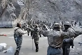 20年中印加勒万河谷，80名解放军硬撼600印军，印带头军官被打死图片