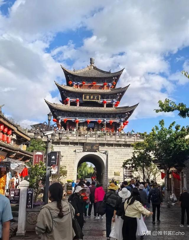 从四川到云南住了一个月，说句心里话，云南和四川比，活法不一样