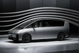 理想mega被恶意p成灵车？汽车营销历史上另一个被黑的是依维柯！图片