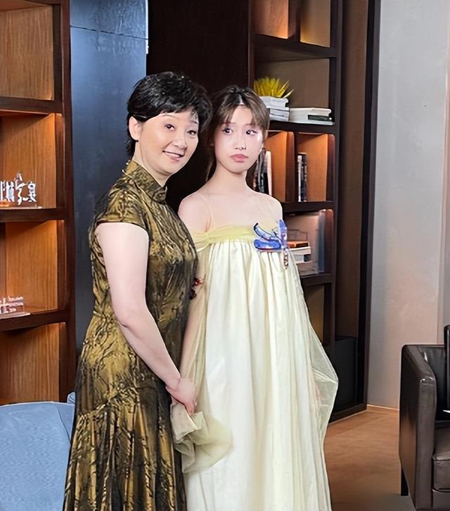 和徐帆离婚传闻真相大白仅2个月，冯小刚近况出，一点都不意外