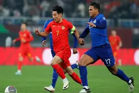 国足4-1大胜新加坡，赛后再传两大喜讯，武磊激动，球迷欢呼沸腾图片