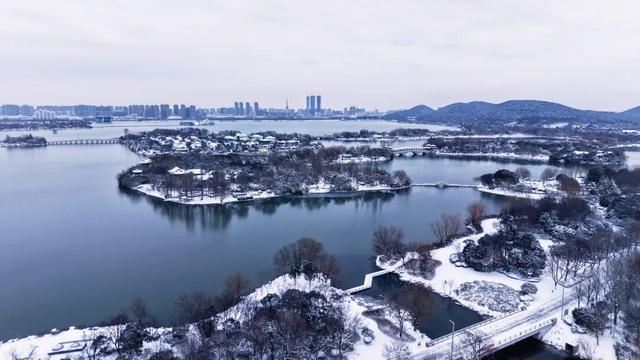 →点开即享，今天云龙湖的雪中仙景，在家就能看！