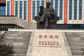 探访抚顺的毛主席塑像图片