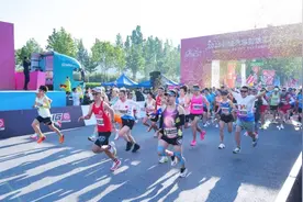 2025长城汽车智慧工厂半程马拉松燃情开跑图片