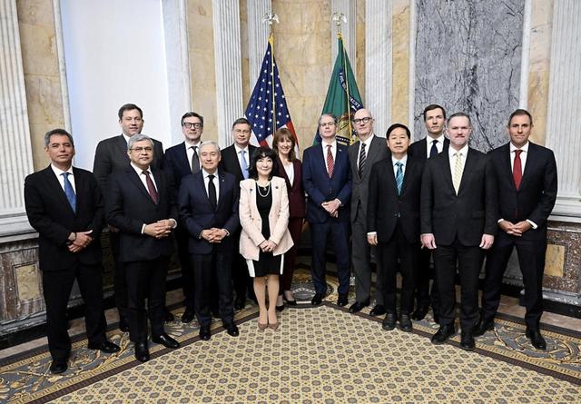 日财长大闹会场	，特朗普公布脱钩倒计时，中方用8字回应高市早苗