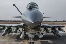 歼10C再获116架天价大单？印媒罕见称赞：比西方战机好，竞争有力图片