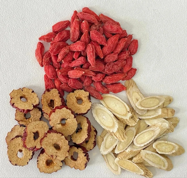 吃红枣有讲究！4类人慎吃，这3款茶饮方，补气血还能助睡眠