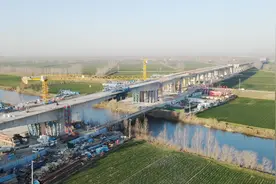 济邹高速项目白马河特大桥悬浇箱梁中跨图片