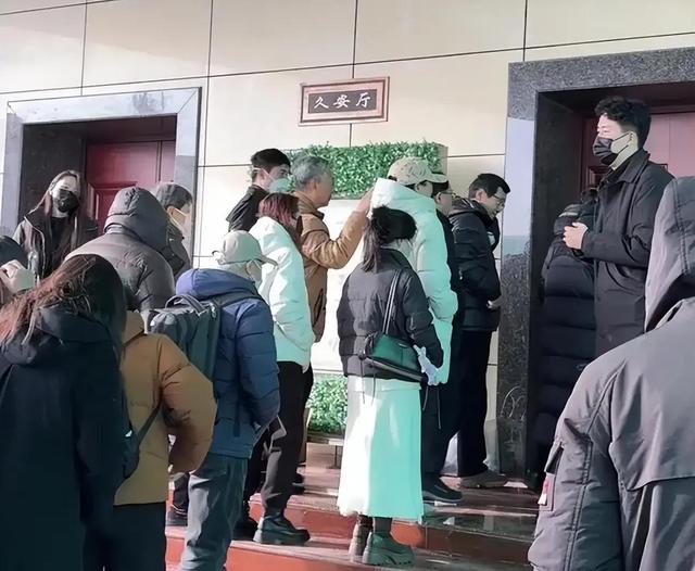 何晴临终状态曝光！用尽全身力气拉紧儿子的手，母爱无声让人泪目