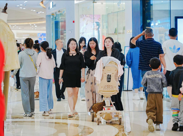 新城控股集团昆明五华吾悦广场邀您畅享美食与购物乐趣