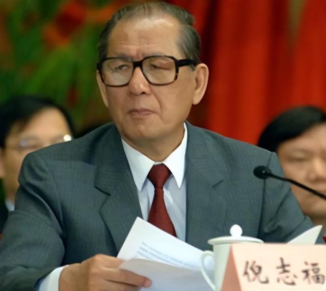 他曾3次担任市委书记，40岁官至副国级，43岁力挽狂澜